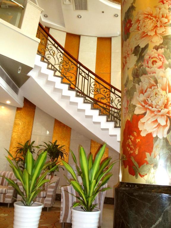 Overseas Chinese International Hotel Qingdao Exterior photo