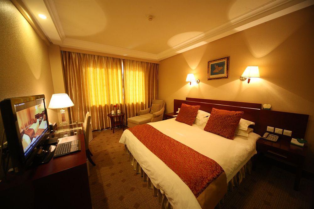 Overseas Chinese International Hotel Qingdao Exterior photo
