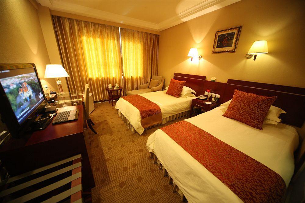 Overseas Chinese International Hotel Qingdao Exterior photo