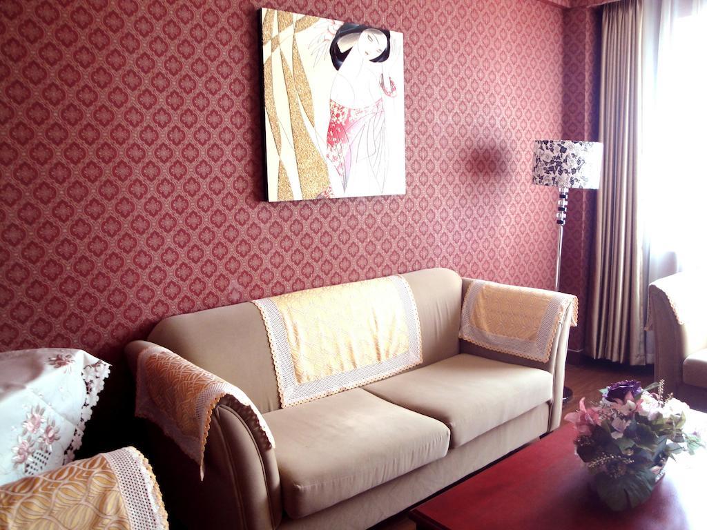 Overseas Chinese International Hotel Qingdao Exterior photo