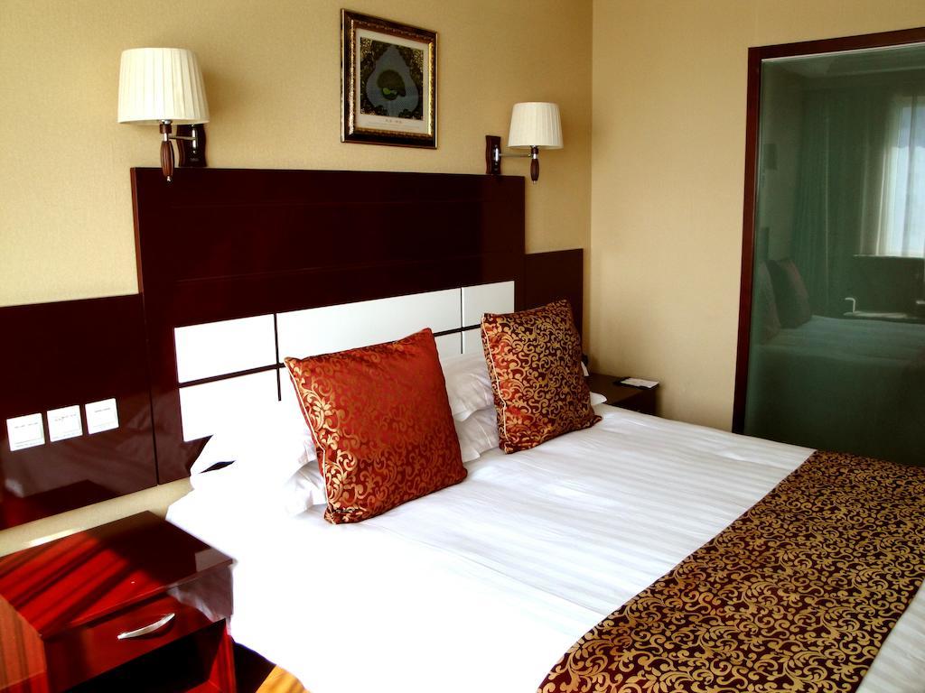 Overseas Chinese International Hotel Qingdao Exterior photo