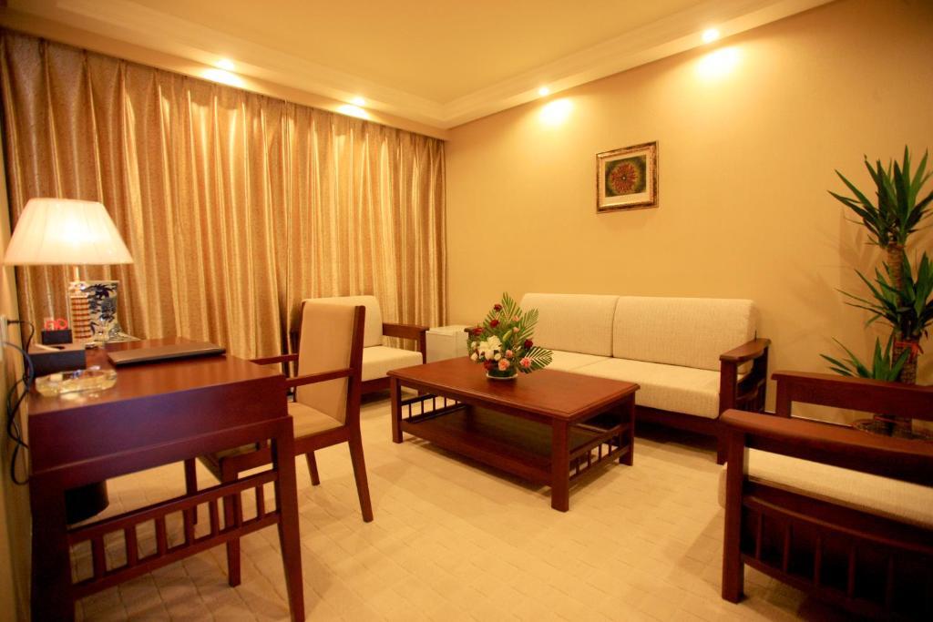 Overseas Chinese International Hotel Qingdao Exterior photo