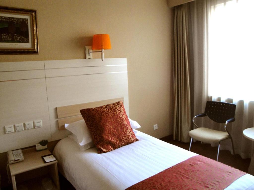 Overseas Chinese International Hotel Qingdao Room photo