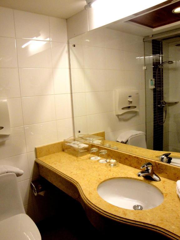 Overseas Chinese International Hotel Qingdao Room photo