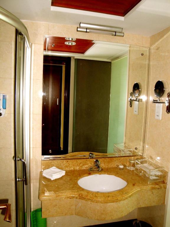 Overseas Chinese International Hotel Qingdao Room photo