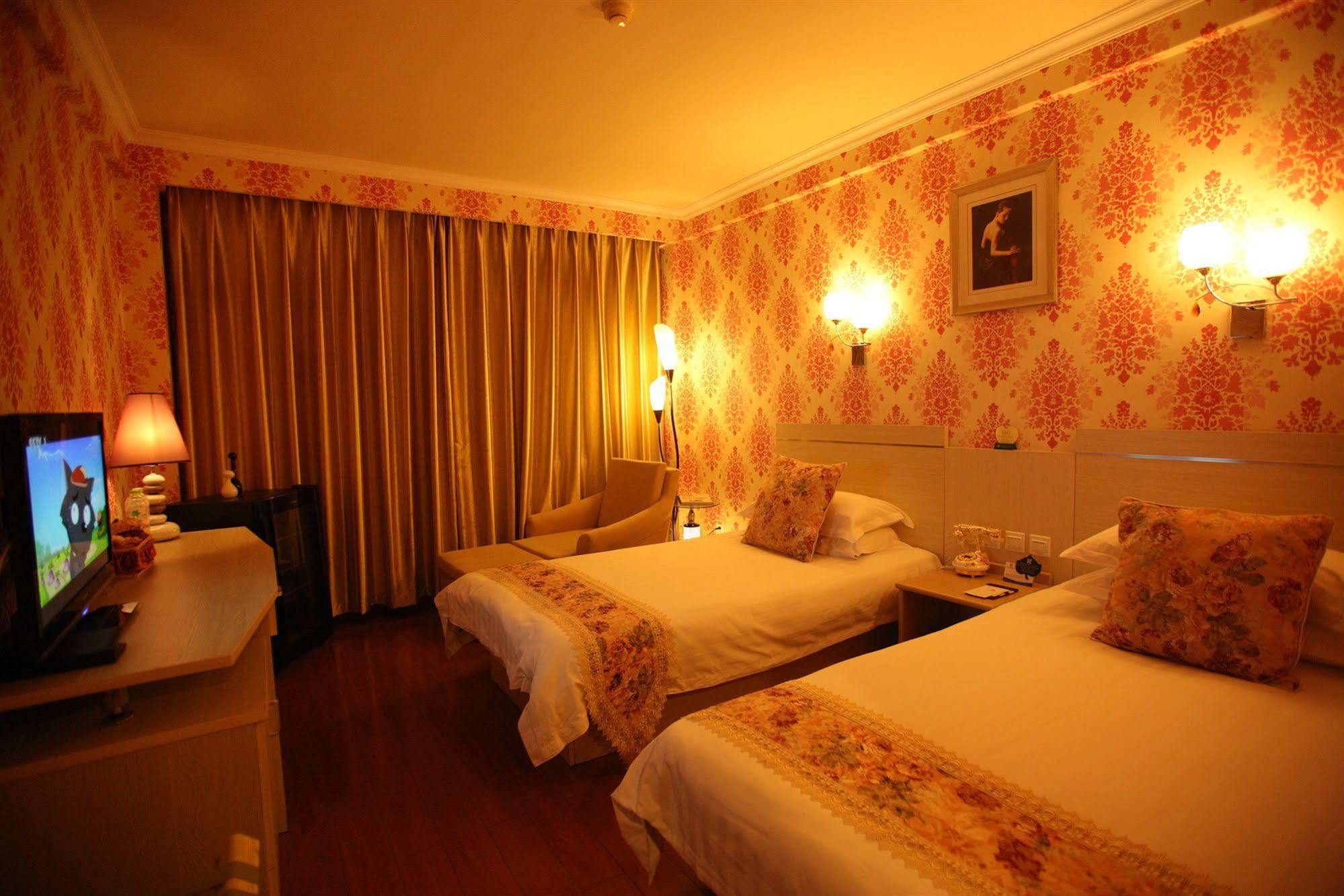 Overseas Chinese International Hotel Qingdao Exterior photo