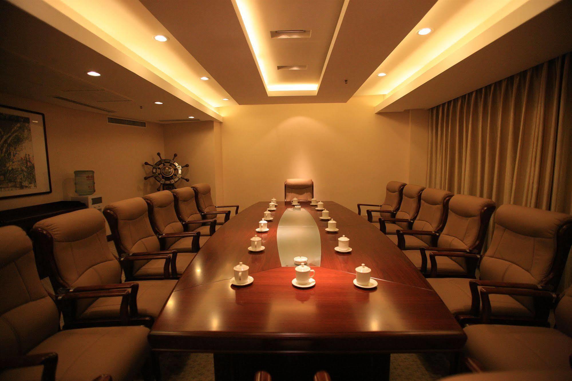 Overseas Chinese International Hotel Qingdao Exterior photo