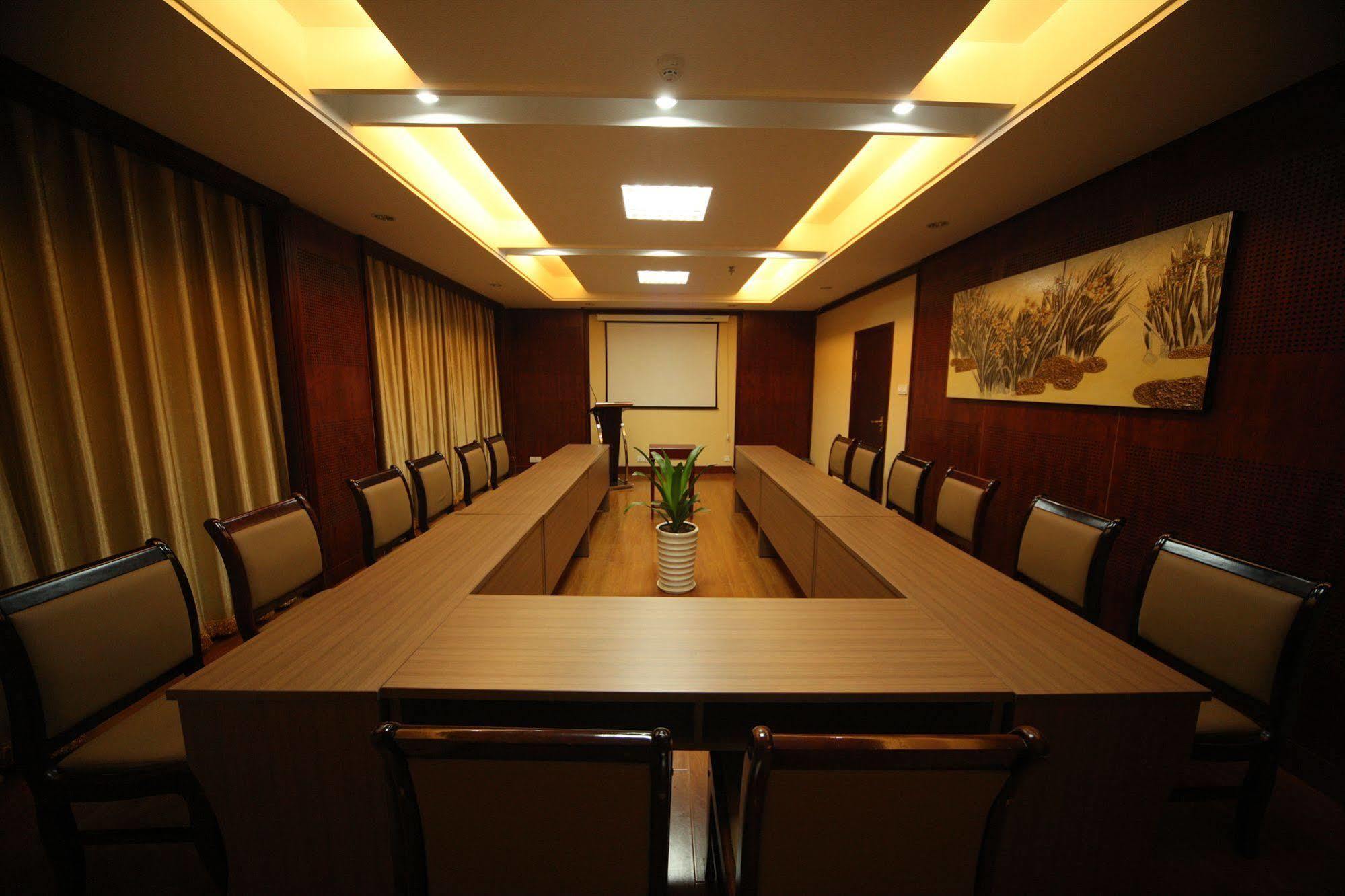 Overseas Chinese International Hotel Qingdao Exterior photo