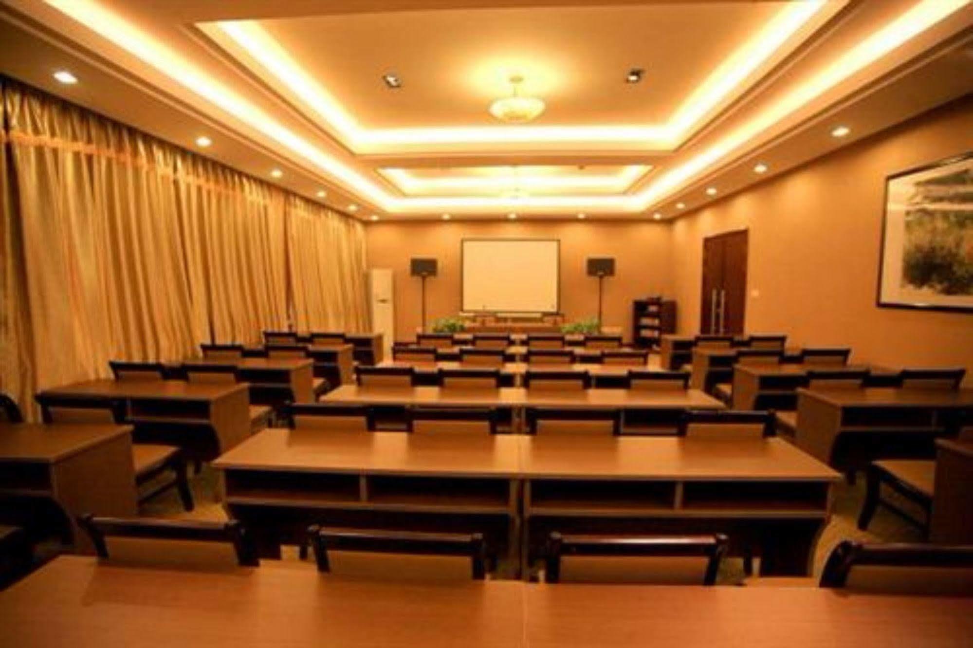 Overseas Chinese International Hotel Qingdao Exterior photo