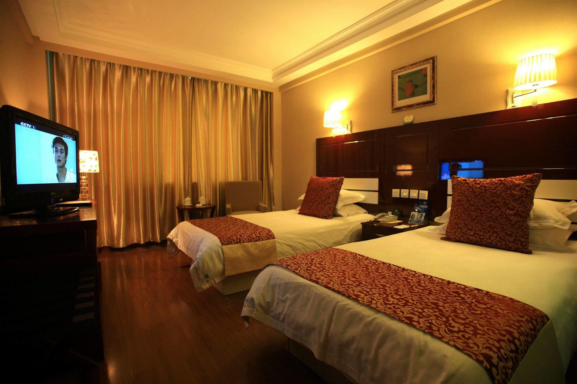 Overseas Chinese International Hotel Qingdao Exterior photo
